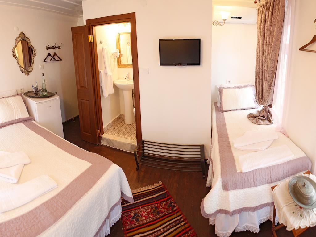 Marjolaine Hotel Айвалик Номер фото
